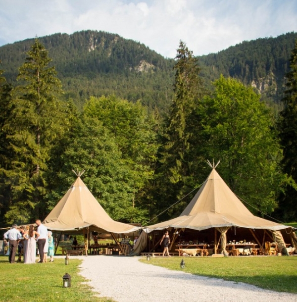 Tipi Zelt im Wald